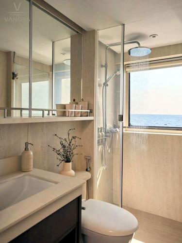 Vanora Liveaboard - Bathroom